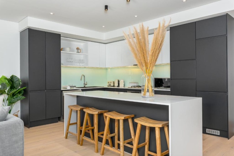 2 Bedrooms Apartment