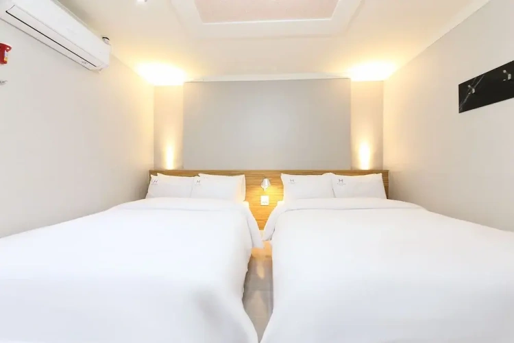 Deluxe Twin room with city view