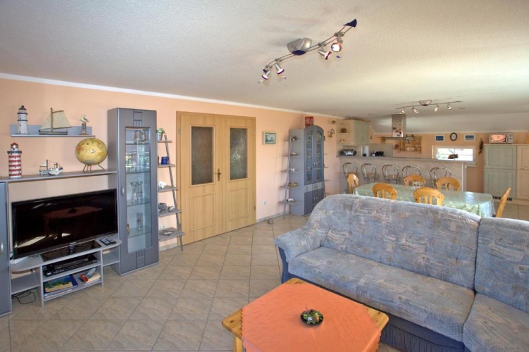 4 Bedrooms Apartment