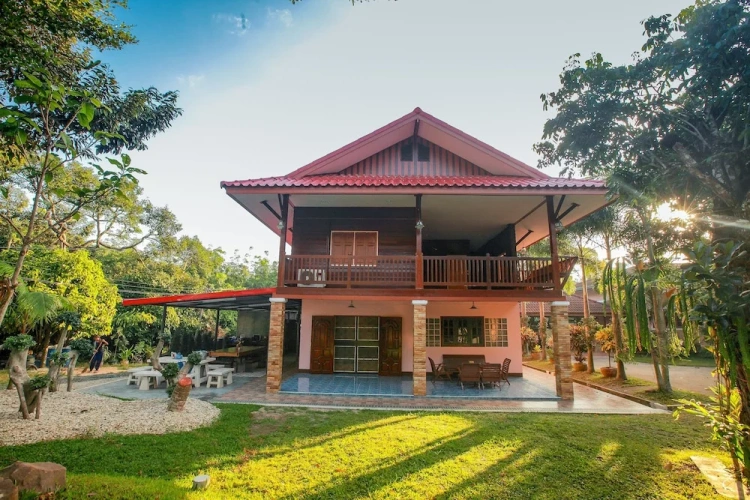 4 Bedrooms Cottage