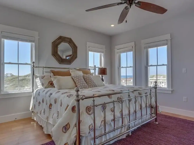 5 Bedrooms Apartment
