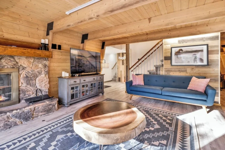 Standard room with balcony and with mountain view