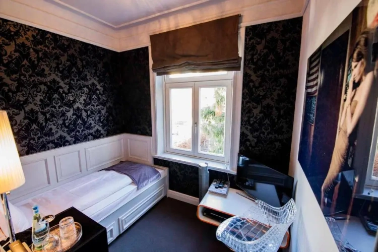 Standard Double room with view