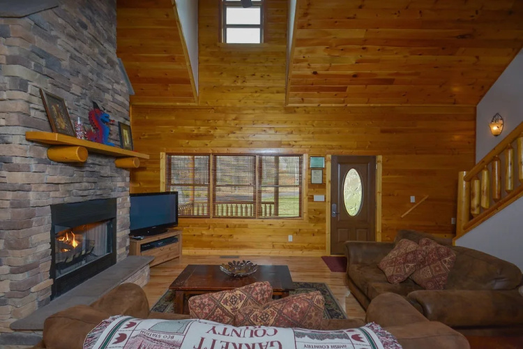 Donovan's Dacha 3 Bedroom House