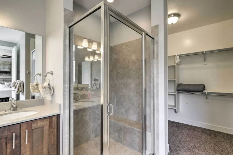 Luxury Downtown Moab Townhome w/ Pool Access!