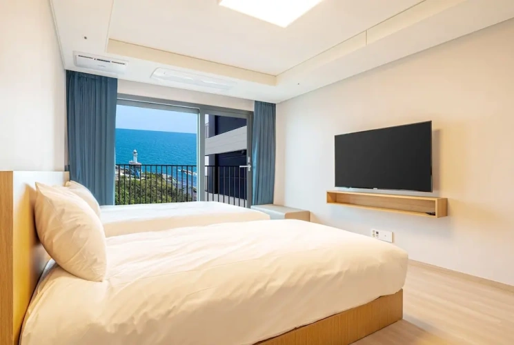Standard Twin room with city view