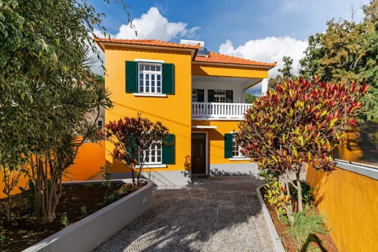 4 Bedrooms Double Cottage