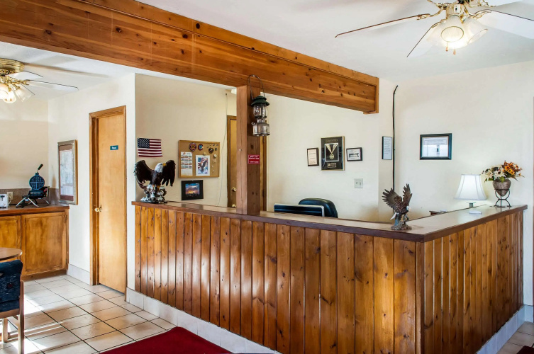 Econo Lodge Eagle Nest