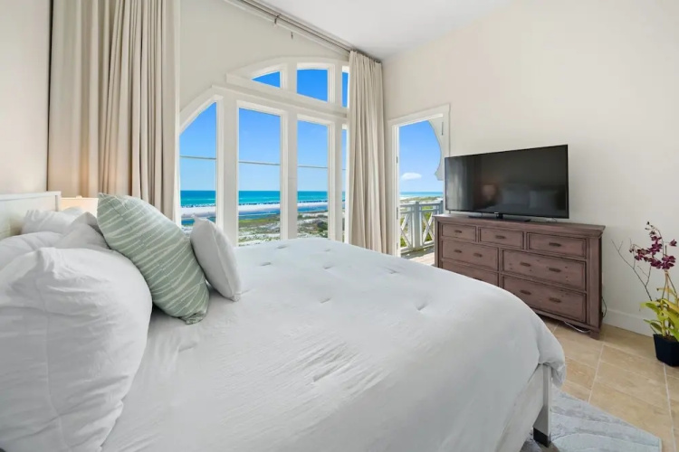 Paradise Loft 3 Bedroom Townhouse by RedAwning