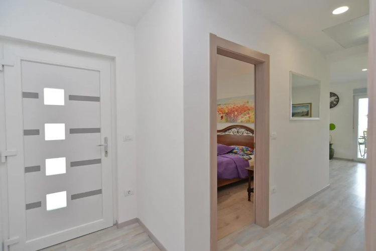 House Mirna 2177