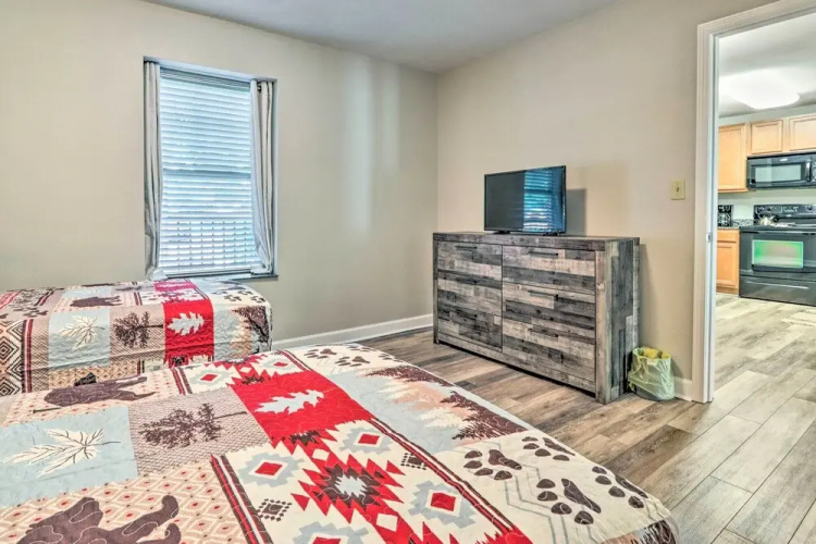 Downtown Pigeon Forge Condo w/ Pool Access!