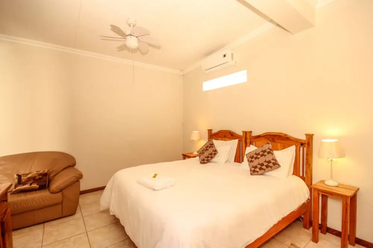 50 College Drive B&B
