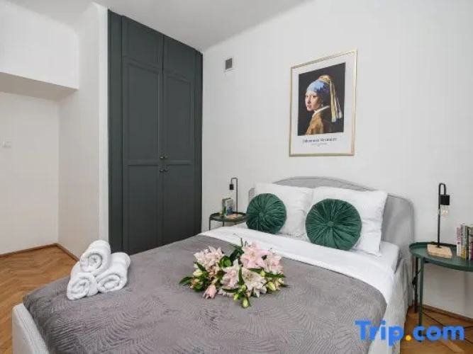 2 Bedrooms Apartment