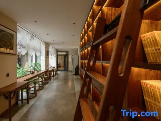 Pingyun Bieyuan (Ancient City Wall Store)