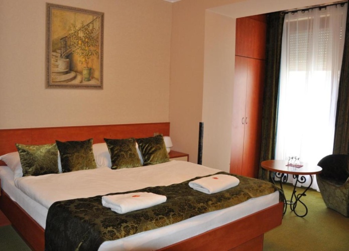 Standard Triple room with balcony