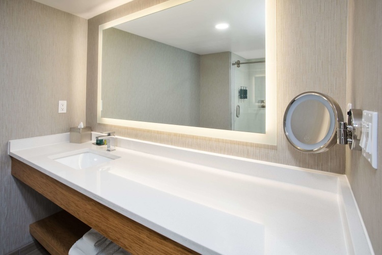 Doubletree By Hilton Lansing photo 10