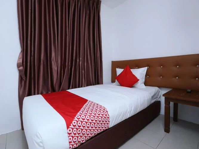 OYO 89672 EG Hotel JJ