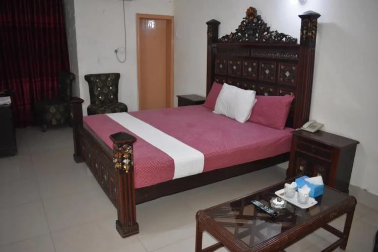 Hotel Basera