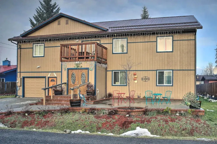 Expansive Getaway ~ 2 Miles to Mendenhall Glacier!