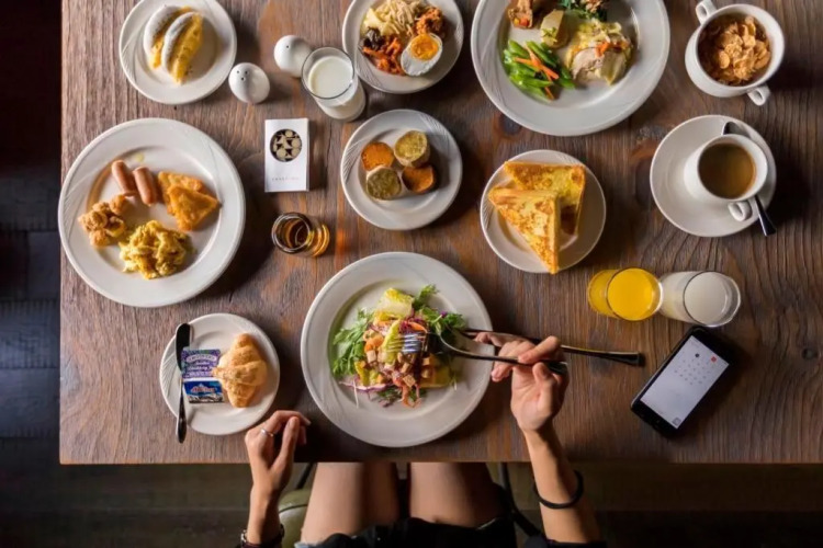 喜迎旅店外景图