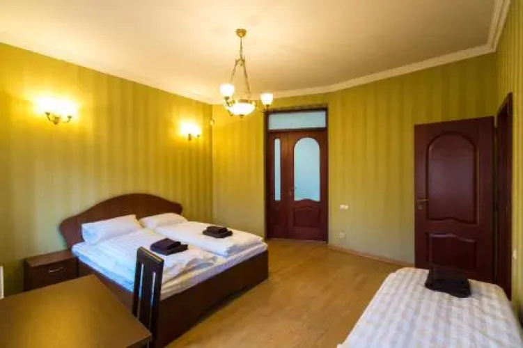 10 Rooms