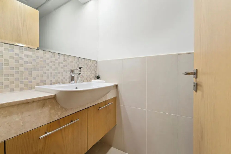 2BR 203 Bellevue Tower 1