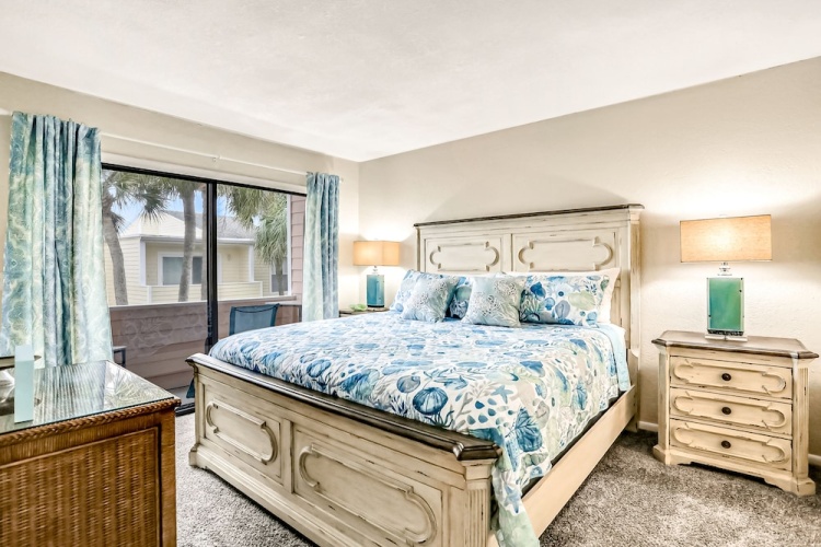 Oceanfront Condo With Pool, Grill, Central Ac, Washer/dryer, & Snowbird Friendly - Crescent Beach, FL