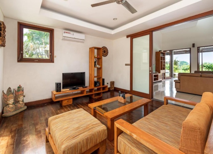 3 Bedrooms Villa
