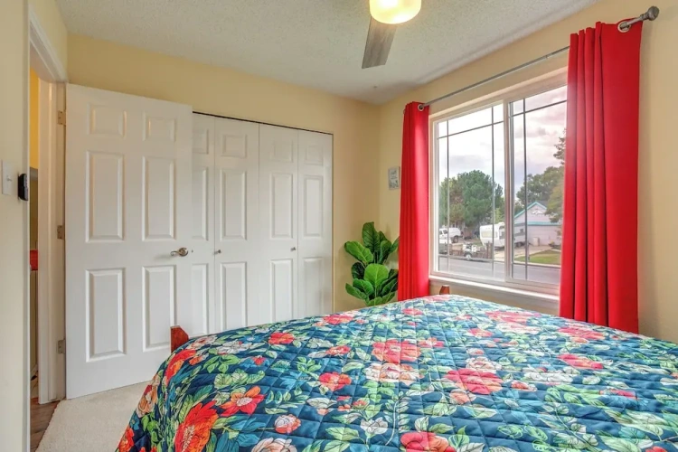 4 Bedrooms Cottage