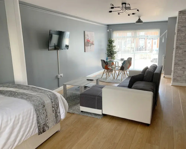 Toothbrush Apartments - Studio Apartment