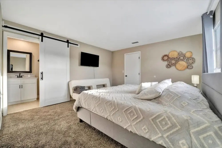 Heated Pool 3b 2b Home 10 Mins to Beach