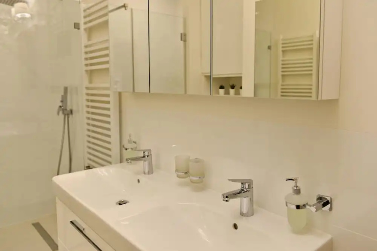 La Gioia Elegant Spacious Apartment