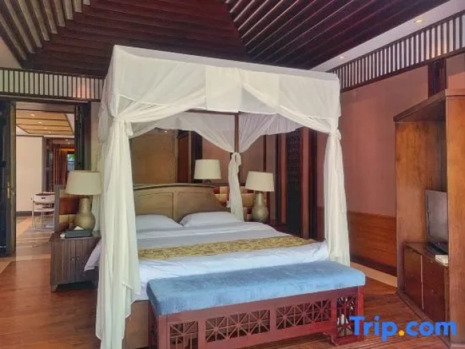 4 Bedrooms Premier Villa with courtyard view