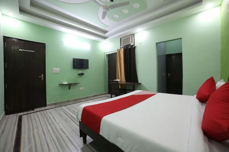 OYO 30385 Avyaan Residency