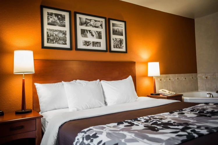 Sleep Inn & Suites Dunmore