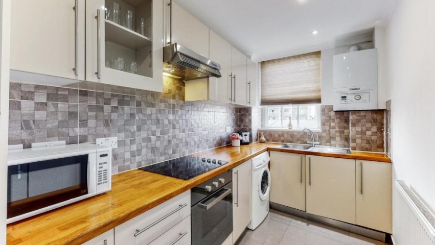 3 Bedrooms Apartment