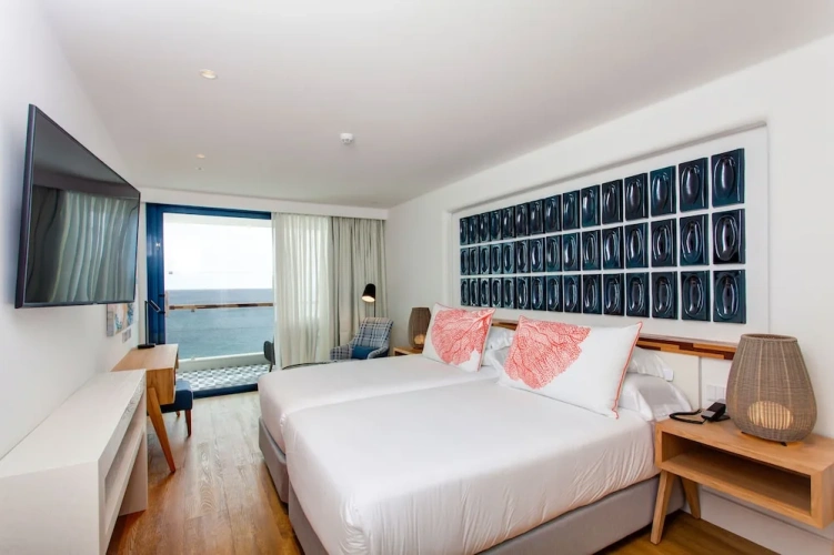 Superior Double room with balcony and with sea view