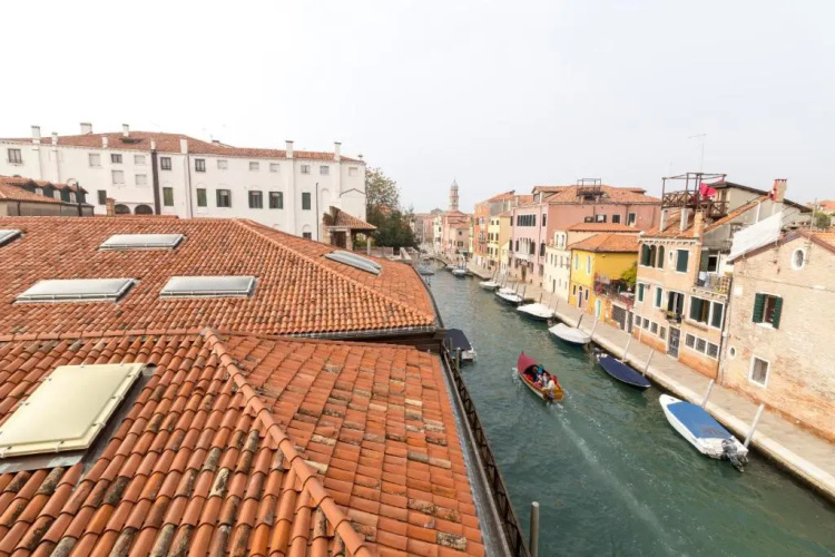 Residence on the Canal