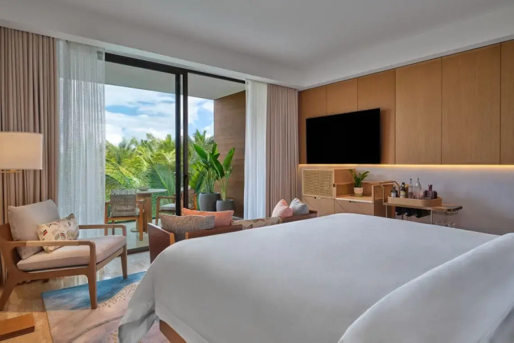 Deluxe Double room with balcony and with partial ocean view