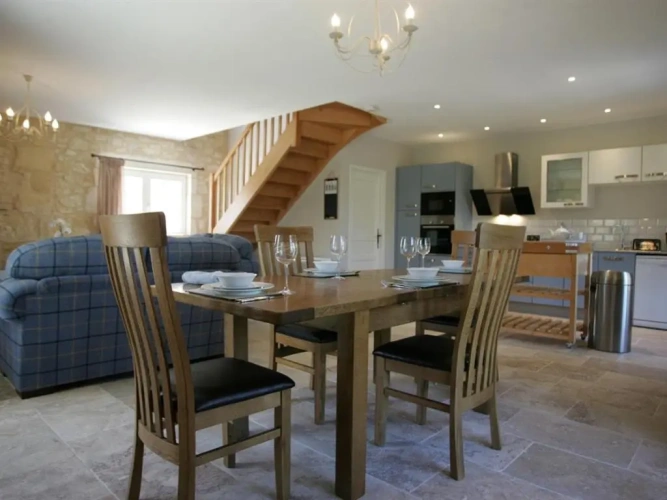 2 Bedrooms Villa