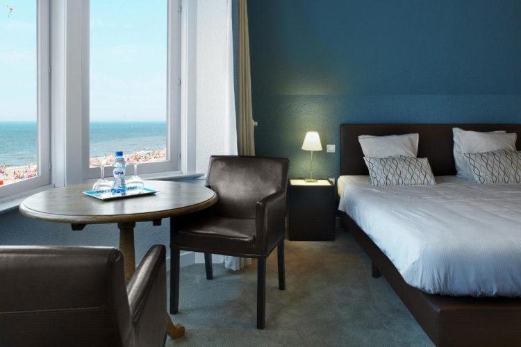 Standard Double room with partial sea view