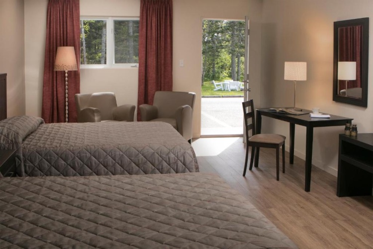 Standard Quadruple room with garden view