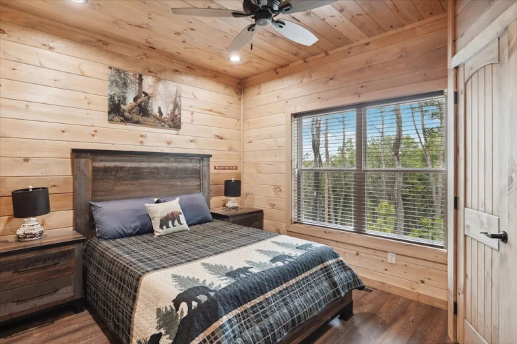 Bear View Retreat 2 Bedroom Cabin by RedAwning