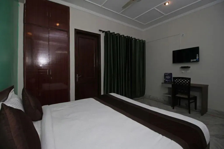 OYO Flagship 9075 Petals Inn