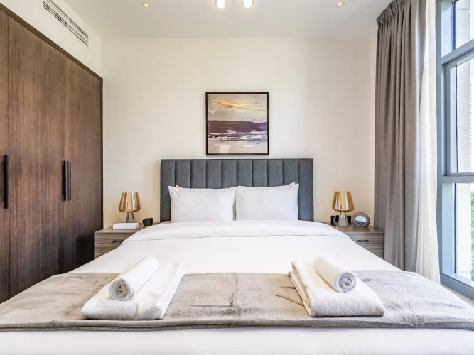 Modern DT Escape1BR with Upscale Comfort