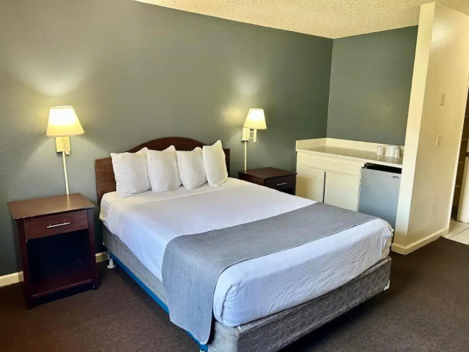 California Suites Hotel