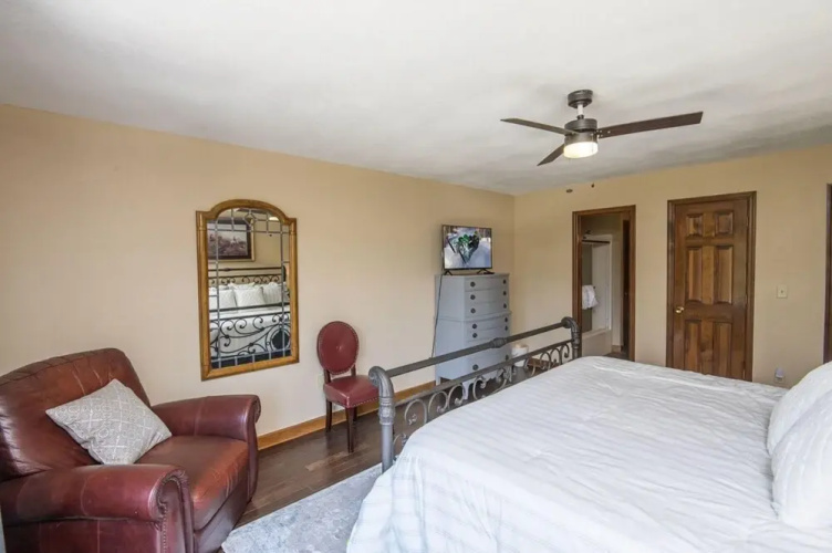 Crestview Estate By Heritage Cabin Rentals