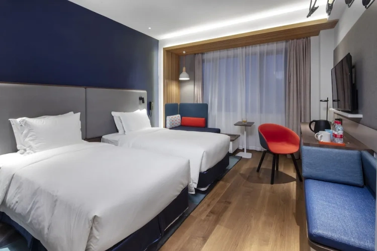 Standard Twin room with courtyard view