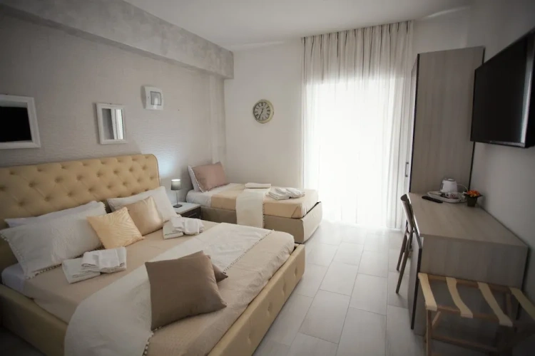 Deluxe Triple room with balcony