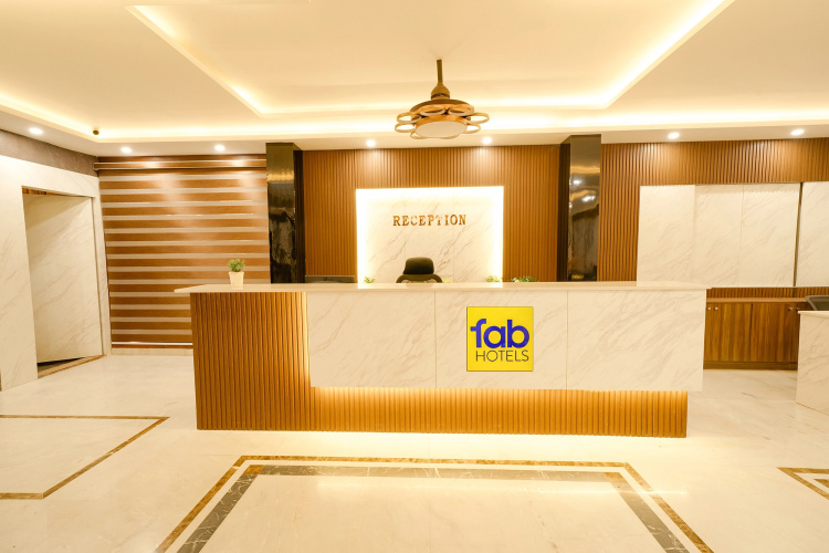 Fabhotel Royale Basant Residency